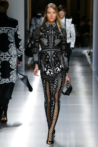 Look 3